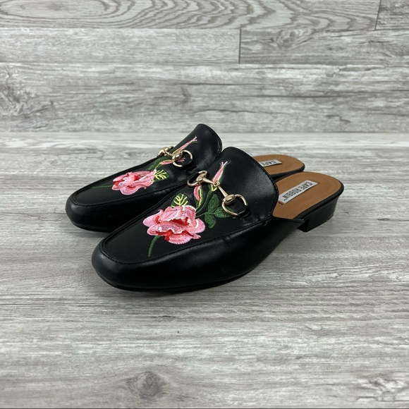 Cape Robbin Black Loafer with embroidered Rose - Picture 1 of 6